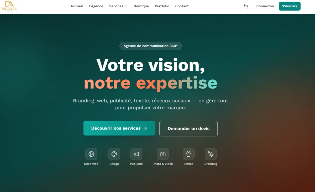 Capture d'écran de la page d'accueil du site Dololka Agency, agence avec boutique en ligne